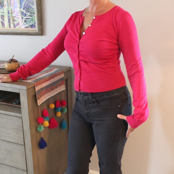 Fuscia pink ruched button down cotton sweater - Picture 6 of 9